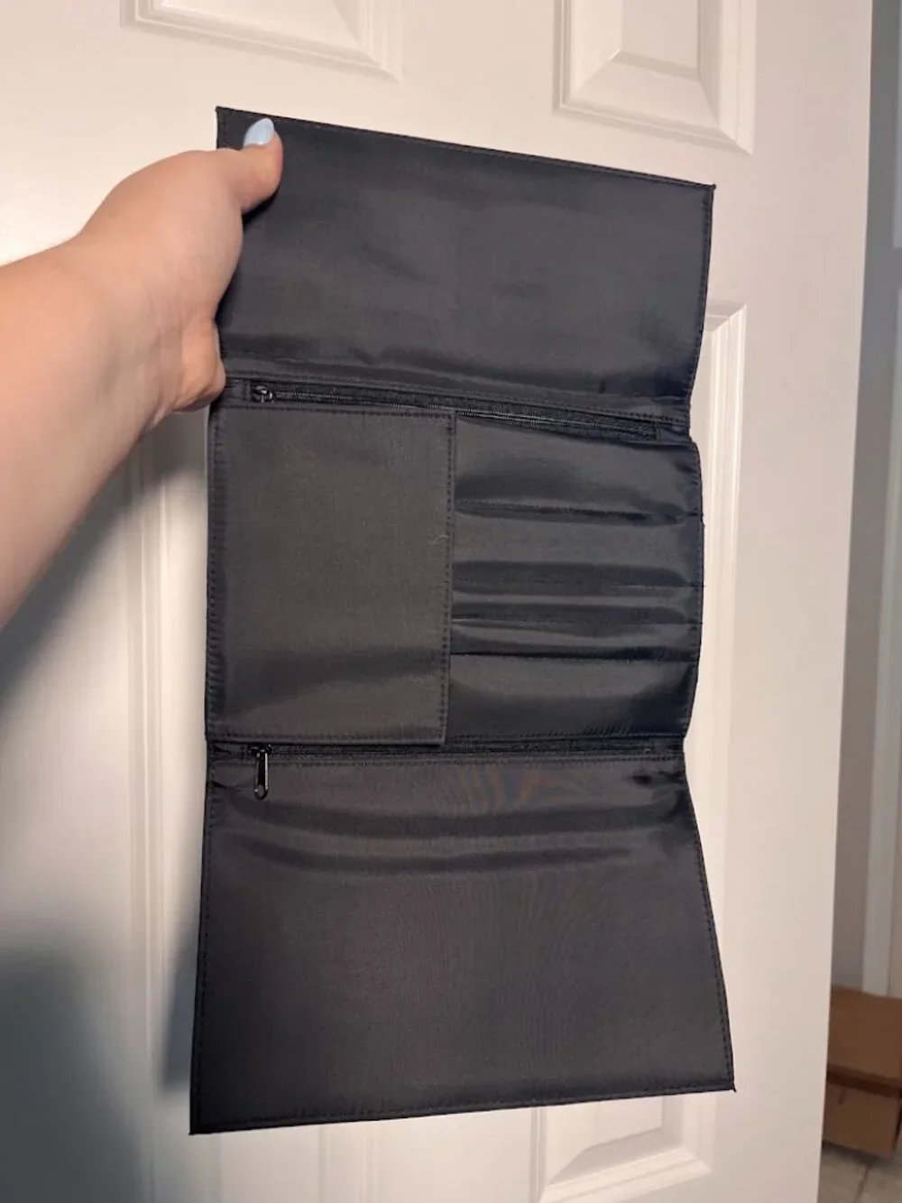 CHANEL BEAUTÉ Black Trifold Makeup Case OS